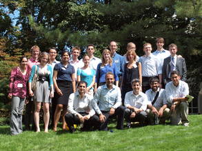 Gruppenfoto der PhD-Erstis in Economics mit Austausch-Studenten :-)